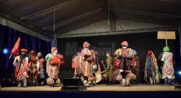 Spectacol extraordinar al măștilor și al obiceiurilor tradiționale, la Fălticeni
