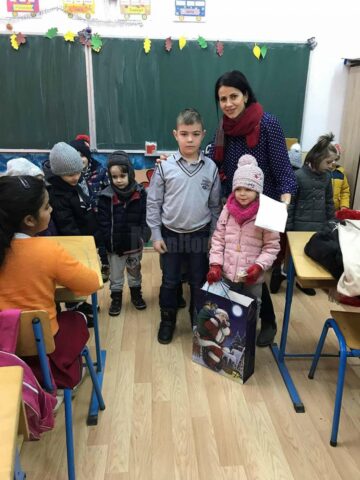 Campania „Cu daruri din dar să facem bucurii”, la Școala Primară „Sfântul Ioan cel Nou” din Suceava