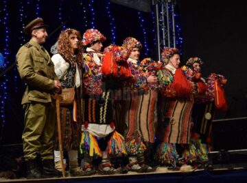Spectacol extraordinar al măștilor și al obiceiurilor tradiționale, la Fălticeni