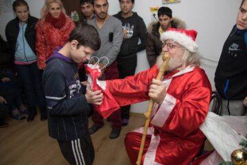 Acțiunea umanitară ”Daruri pentru toți copiii” în trei unități de asistență socială din județ