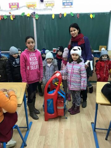 Campania „Cu daruri din dar să facem bucurii”, la Școala Primară „Sfântul Ioan cel Nou” din Suceava