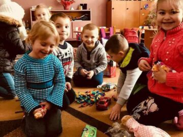 Campania „Cu daruri din dar să facem bucurii”, la Școala Primară „Sfântul Ioan cel Nou” din Suceava