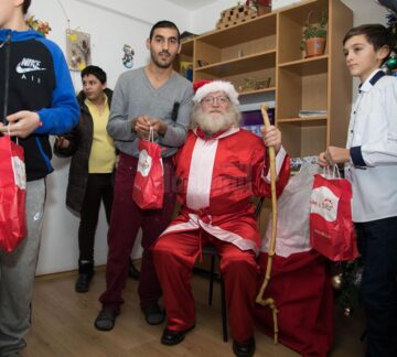 Acțiunea umanitară „Daruri pentru toți copiii”, în trei unități de asistență socială din județ