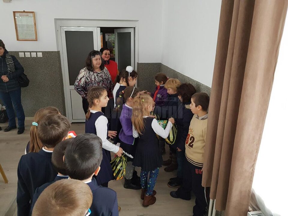 Mesagerii Crăciunului pentru copiii de la Centrul Școlar de Educație Incluzivă Suceava