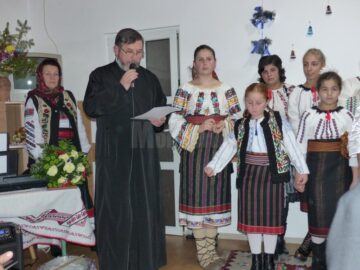 Parintele Gheorghe Saftiuc vorbeste audientei