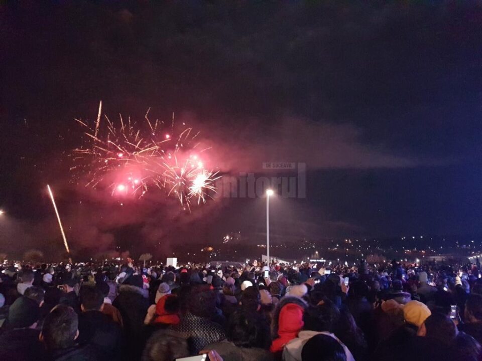Foarte multi suceveni au sarbatorit Revelionul 2018 in aer liber