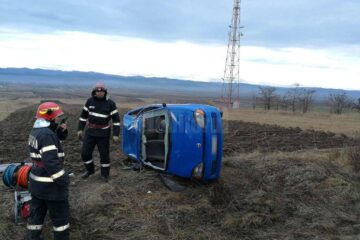 Tânăra și-a pierdut viața după ce autoturismul s-a răsturnat de mai multe ori pe câmp