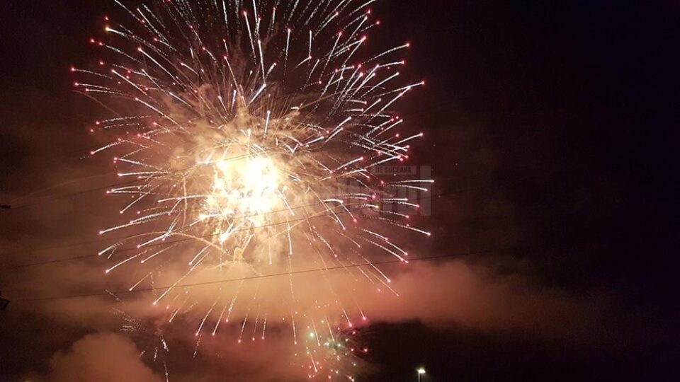 Superbe focuri de artificii pe cerul Sucevei, la Revelion