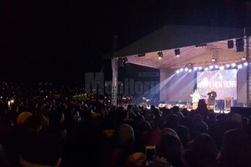 Primarul Ion Lungu și interpreta Margareta Clipa au dat startul numărătorii inverse la trecerea în 2018