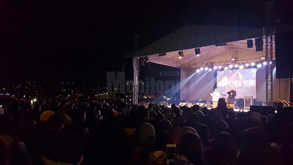 Primarul Ion Lungu și interpreta Margareta Clipa au dat startul numărătorii inverse la trecerea în 2018