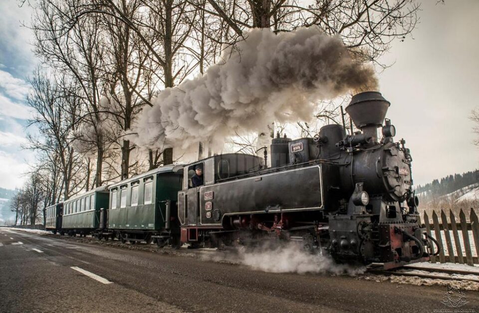 Turiștii și cei care vor să doneze banii de bilet tinerei fete aflate în suferință sunt așteptați sâmbătă, la orele 10.00 și 14.00, în Gara Moldovița