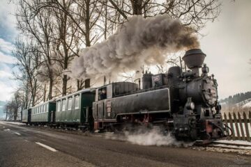 Turiștii și cei care vor să doneze banii de bilet tinerei fete aflate în suferință sunt așteptați sâmbătă, la orele 10.00 și 14.00, în Gara Moldovița Turiștii și cei care vor să doneze banii de bilet tinerei fete aflate în suferință sunt așteptați sâmbătă, la orele 10.00 și 14.00, în Gara Moldovița