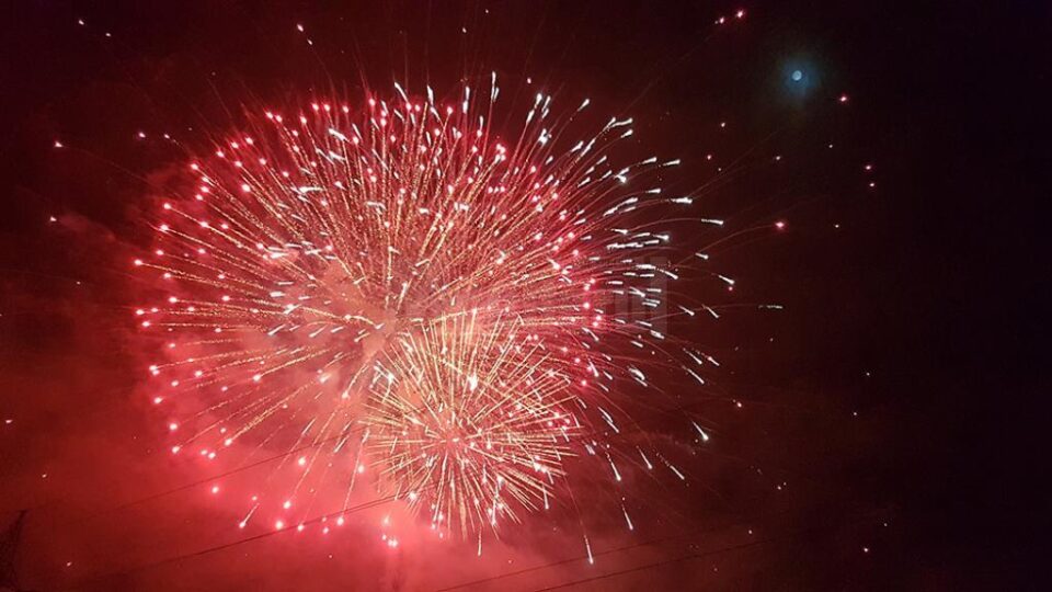Superbe focuri de artificii pe cerul Sucevei, la Revelion