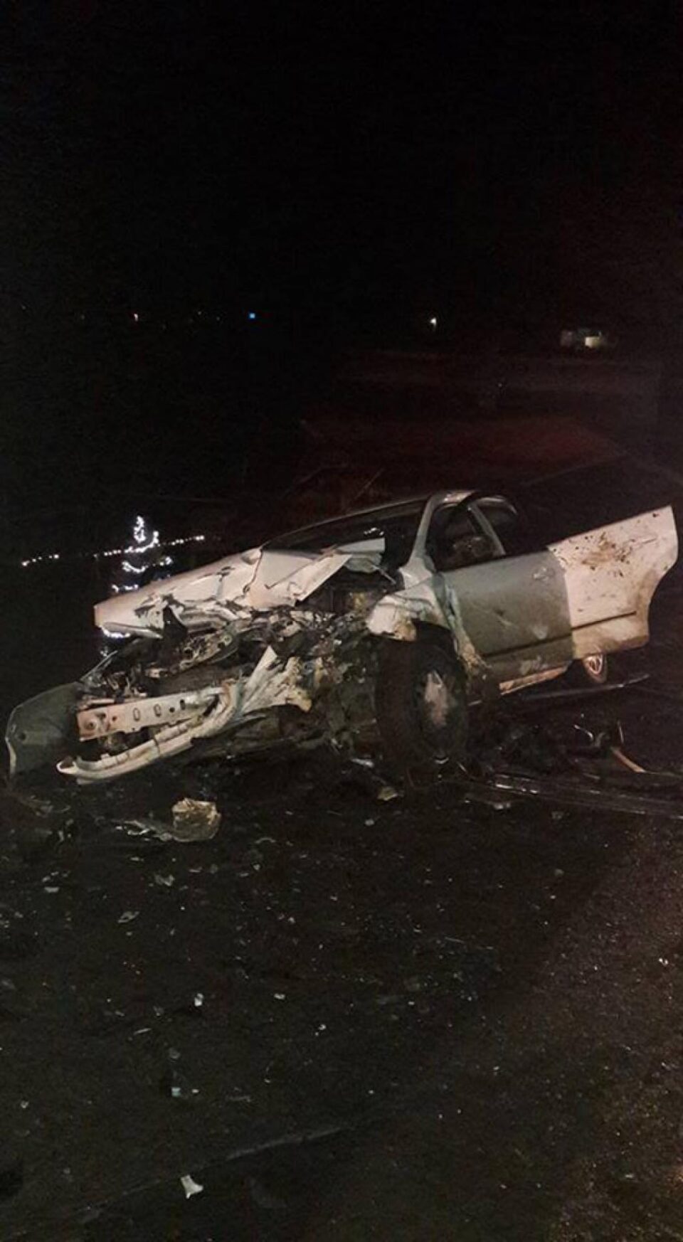 Impactul a fost deosebit de violent, cele doua mașini fiind grav avariate. Foto: Costică Musca