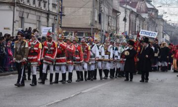 Festivalul de datini a adunat turiștii și localnicii în centrul orașului stațiune