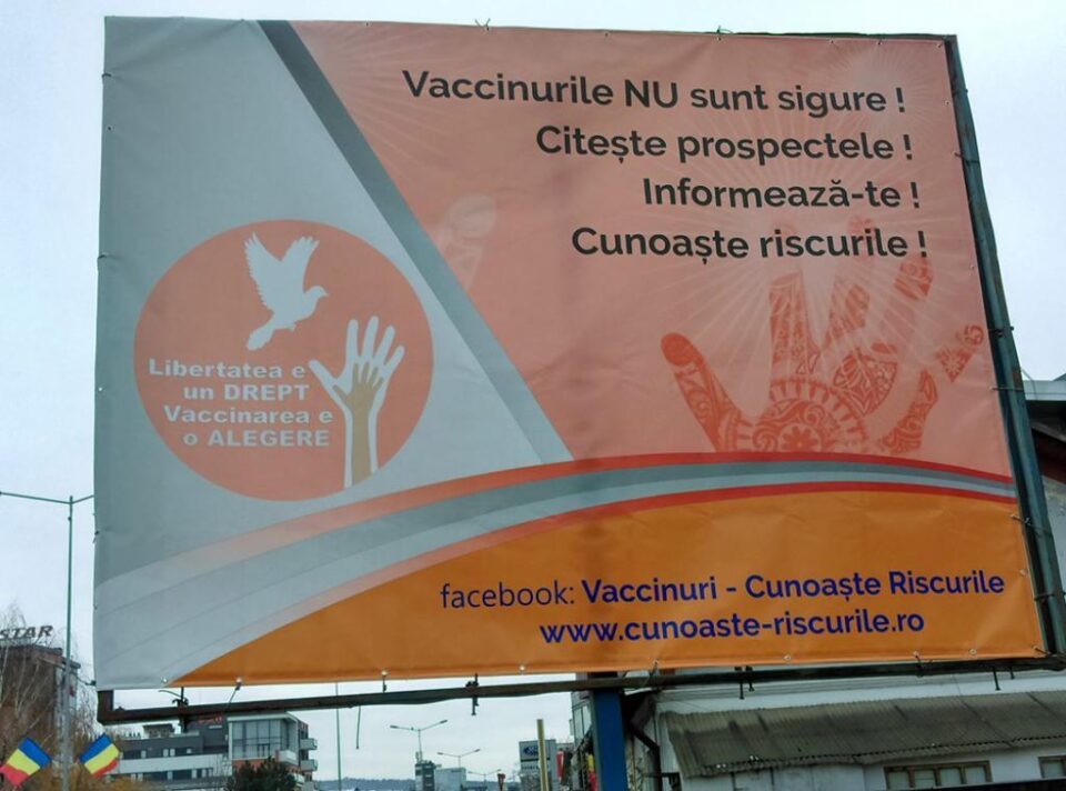 Panou publicitar antivaccinare. Foto: transilvania reporter