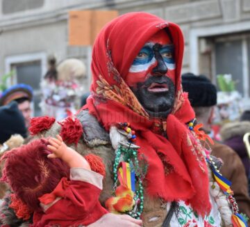 Festivalul de datini a adunat turiștii și localnicii în centrul orașului stațiune