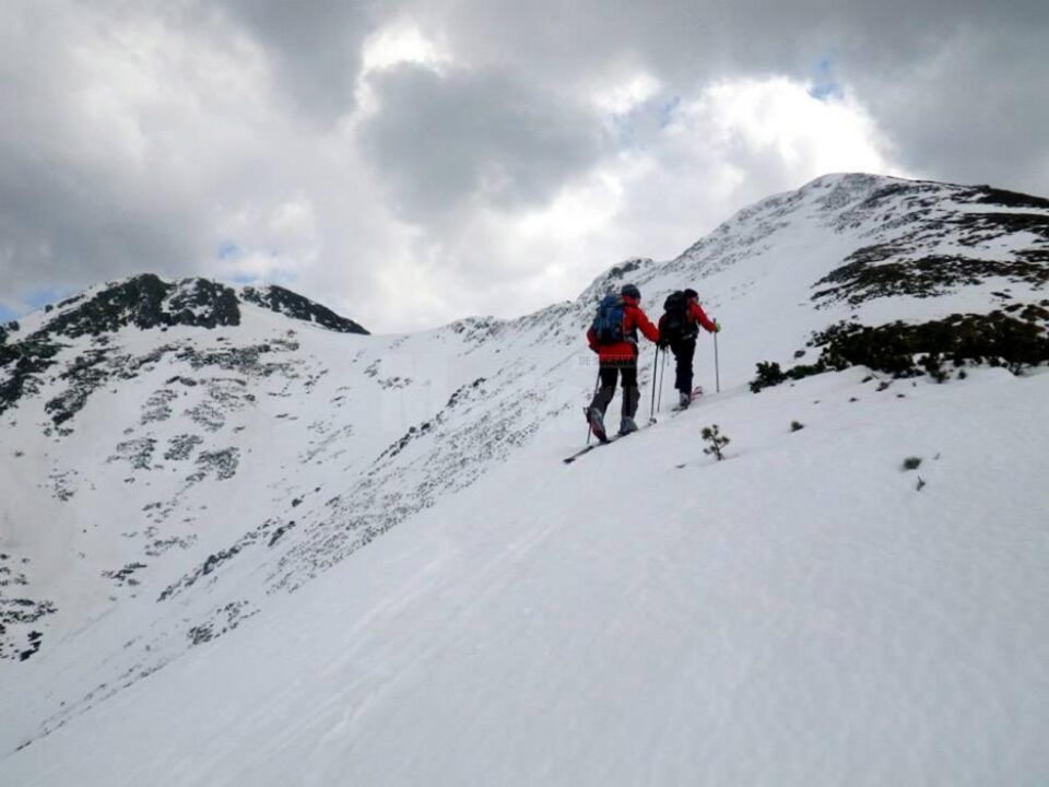 Salvamont Suceava organizează pe Rarău un curs de avalanșă