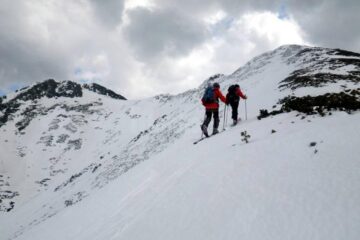 Salvamont Suceava organizează pe Rarău un curs de avalanșă