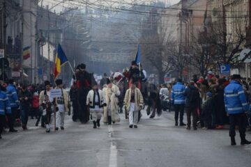 Festivalul de datini a adunat turiștii și localnicii în centrul orașului stațiune