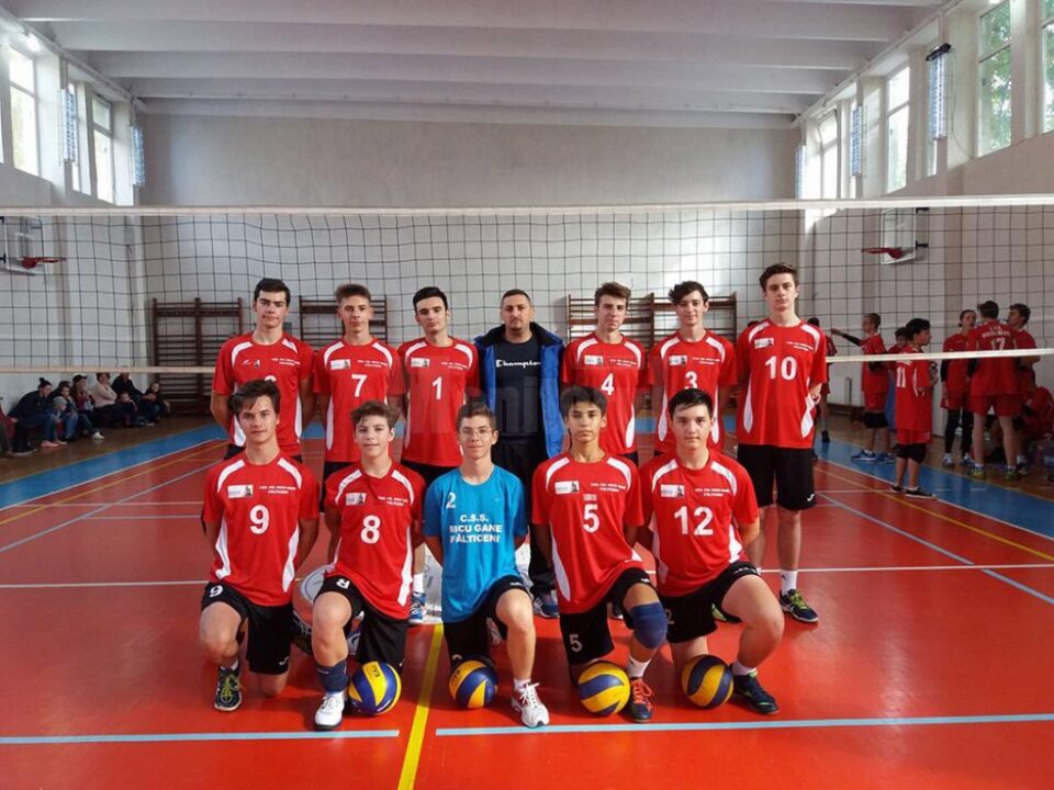 Echipa de volei cadeți CSȘ Nicu Gane din Fălticeni, pregătită de antrenorul Marius Stan