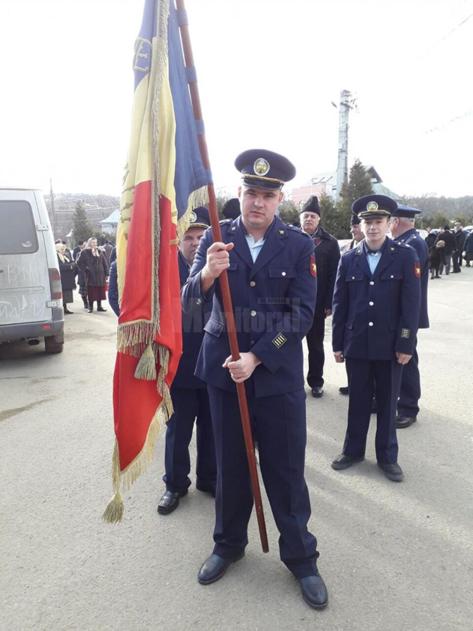 Procesiunea pompierilor, în care pleacă împreună cu preoții prin comună
