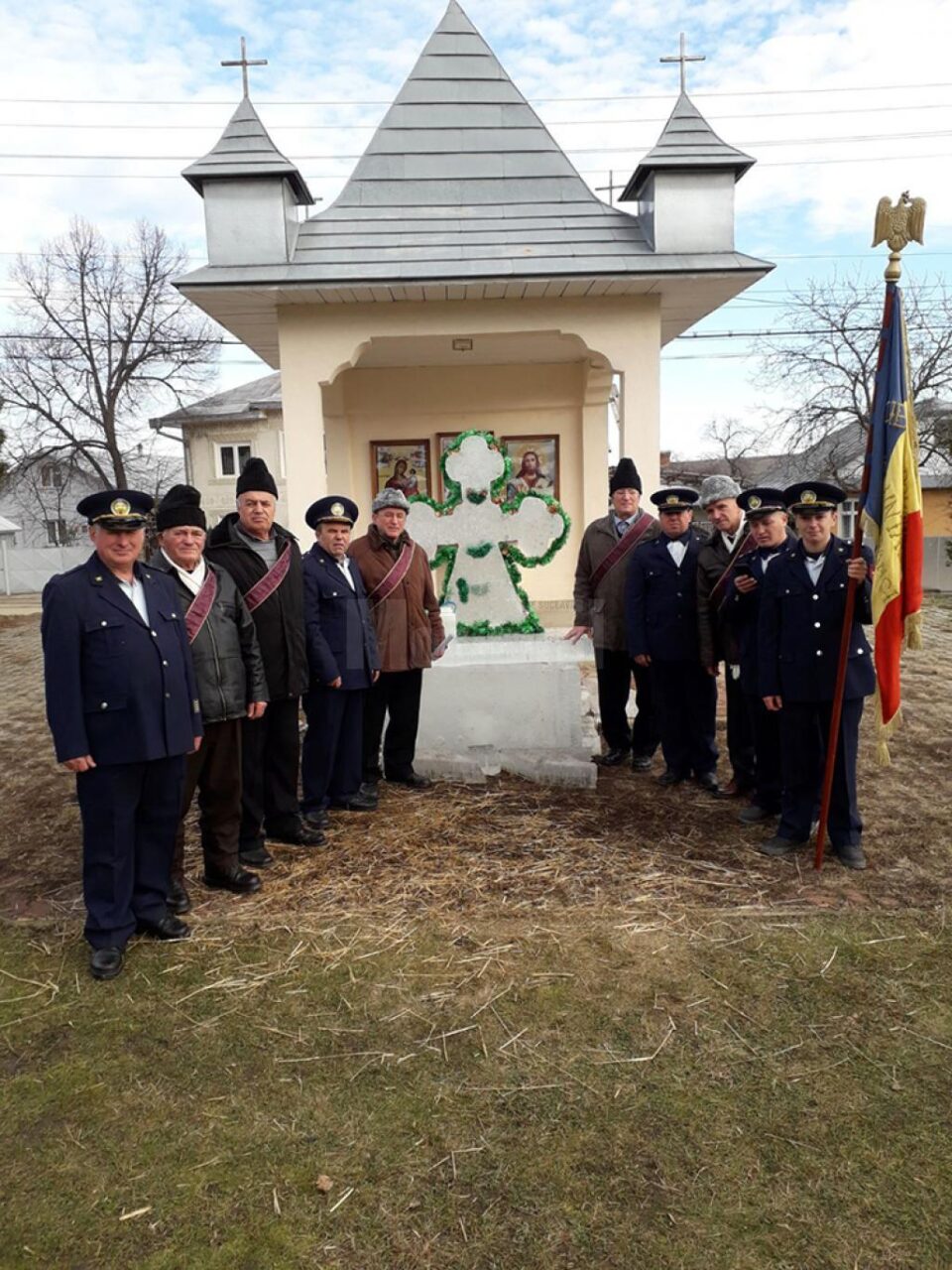 Pompierii din Bosanci pornesc în procesiune pentru sfințirea instituțiilor comunei