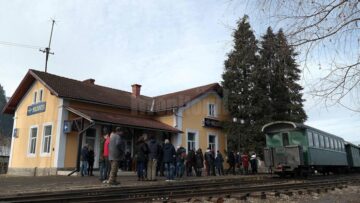 Peronul Gării Moldovița s-a umplut de turiști de la primele ore ale zilei de Bobotează