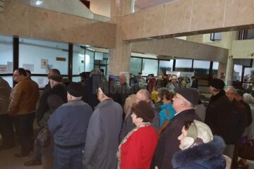 Sute de suceveni s-au grăbit să se achite taxele și impozitele din prima zi de plată