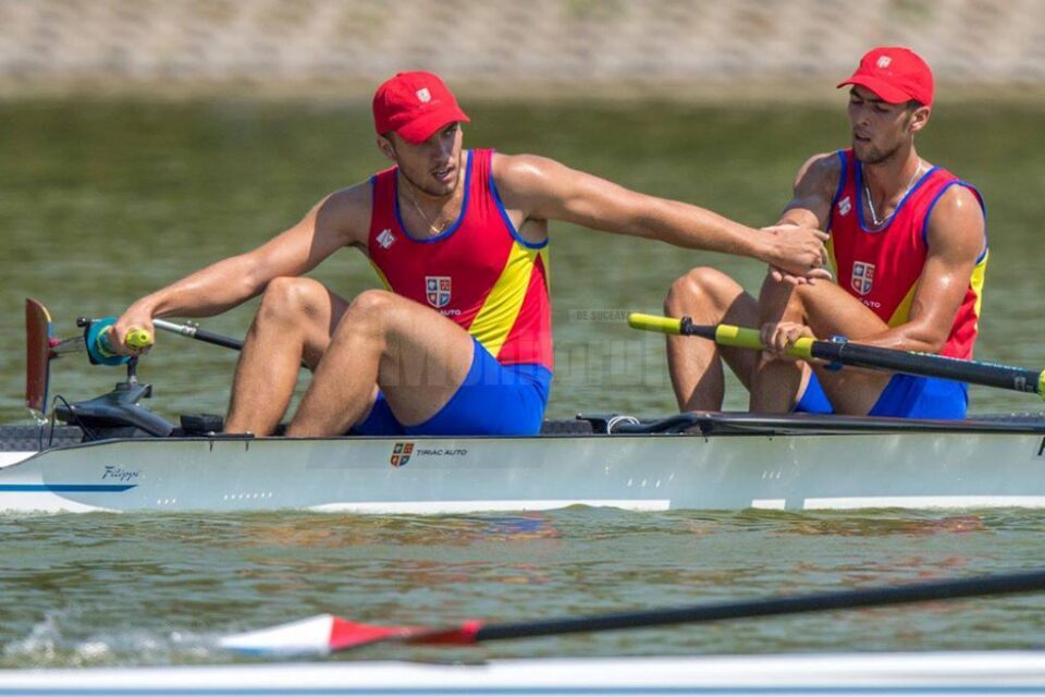 Cosmin Pascari (stânga) a început pregătirea la lotul olimpic de seniori al României