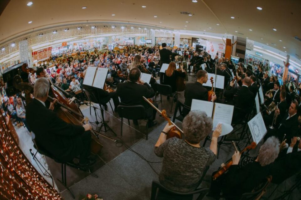 Concertul de Anul Nou al Filarmonicii Botoșani, la Iulius Mall Suceava