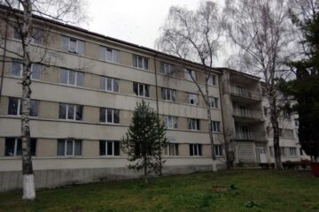 Căminul are camere cu câte patru locuri, iar starea lui este bună