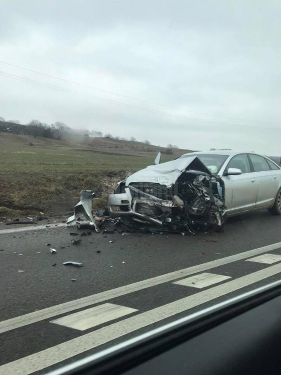 Accidentul s-a produs în zona marcajului longitudinal continuu, unde depășirea este interzisă Accidentul s-a produs în zona marcajului longitudinal continuu, unde depășirea este interzisă