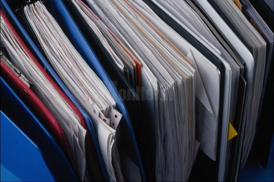 Pierderea dosarului este pusă pe seama volumului ridicat de activitate și a gestionării unui număr foarte mare de dosare de către persoanele cu atribuții în acest sens Pierderea dosarului este pusă pe seama volumului ridicat de activitate și a gestionării unui număr foarte mare de dosare de către persoanele cu atribuții în acest sens