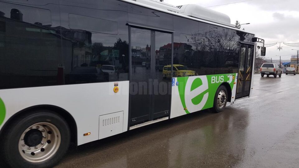 Un nou autobuz electric, modern, circulă de vineri, în Suceava