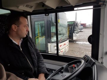 Călătorii gratuite cu un autobuz electric modern, în municipiul Suceava