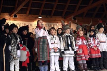 Copiii din Drăgușeni au deschis Festivalul obiceiurilor de iarnă pe stil vechi Copiii din Drăgușeni au deschis Festivalul obiceiurilor de iarnă pe stil vechi