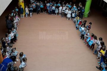 Școala Primară “Sfântul Ioan cel Nou de la Suceava” l-a comemorat luni pe poetul Mihai Eminescu