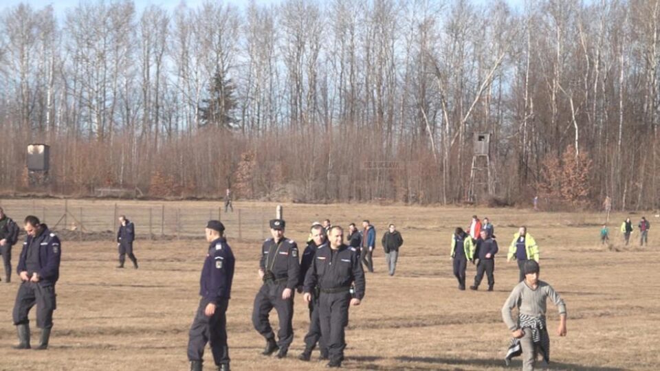 Echipele de căutare a copilului din Vicovu de Sus