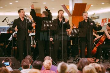 Trupa "Distinto" și Filarmonica Botoșani, în concert la Iulius Mall