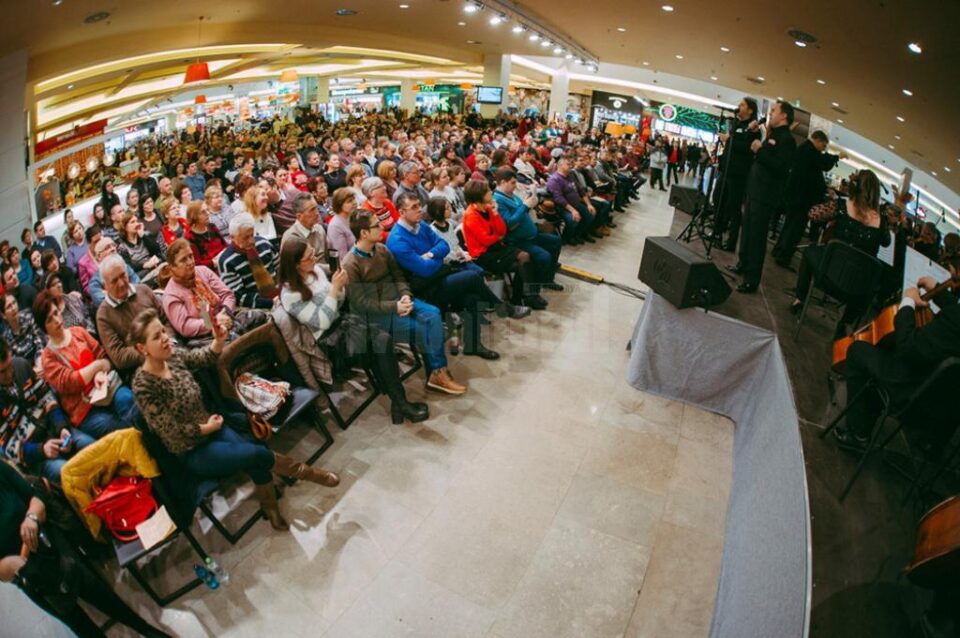 Trupa "Distinto" și Filarmonica Botoșani, în concert la Iulius Mall