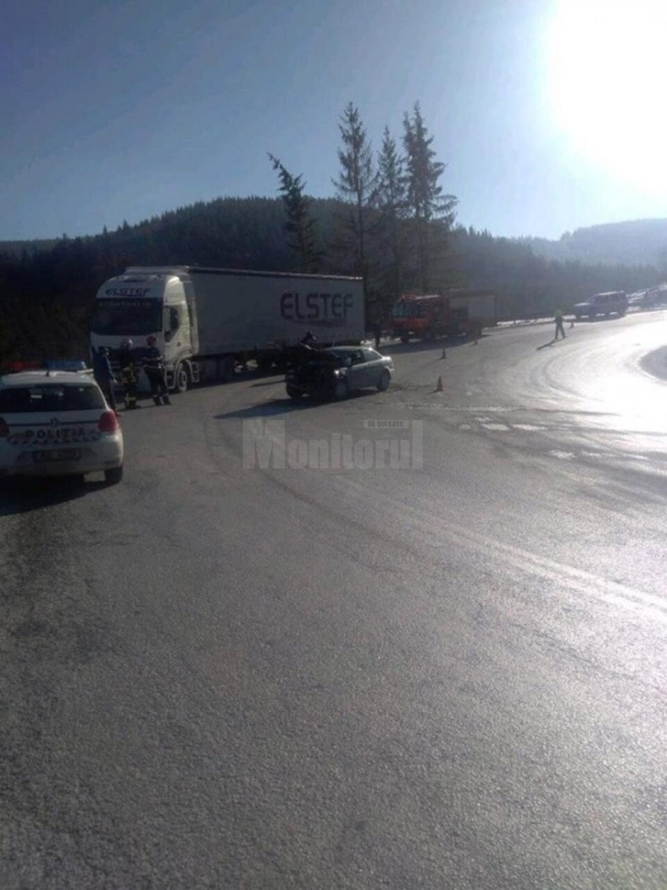 Accidentul s-a petrecut marți, în jurul orei 11,40, pe DN 17, pe sensul de urcare pe Mestecăniș, dinspre Valea Putnei