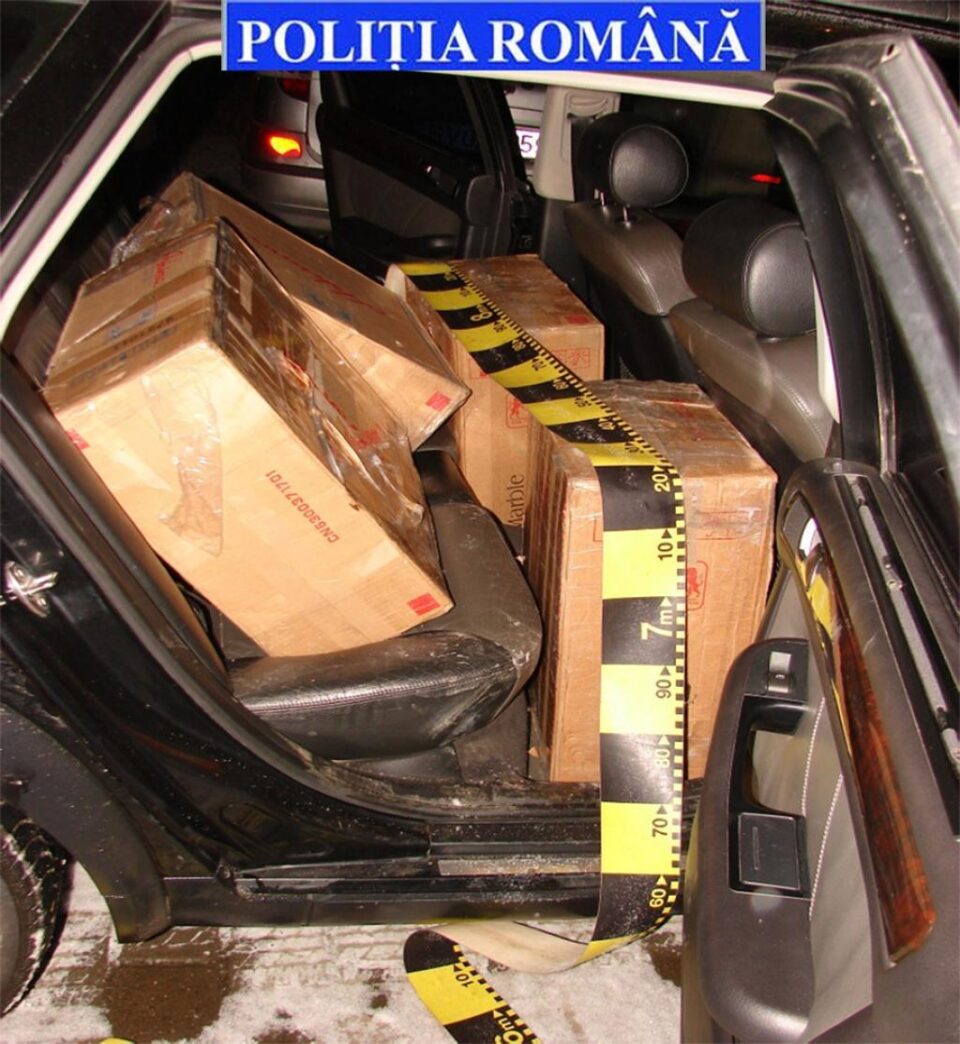 Captura de țigări găsite în masina oprită la Vatra Dornei