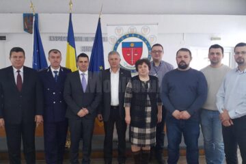 Marius Ciotău, al doilea din stânga, după alegerile de ieri