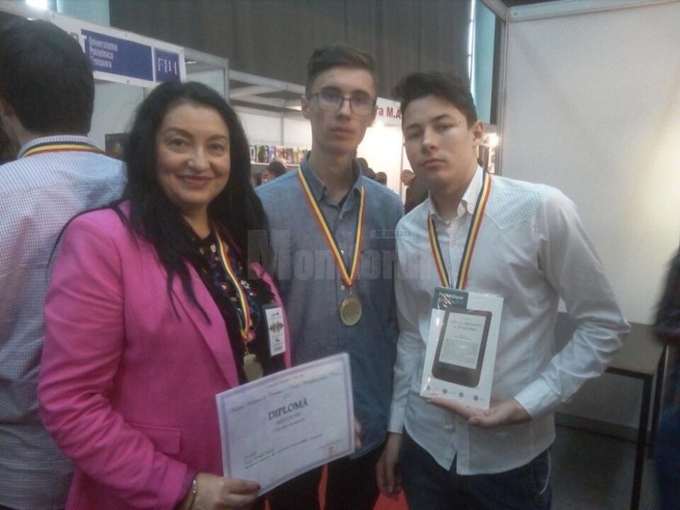 Andrei și Ciprian și prof. Olivia Macovei
