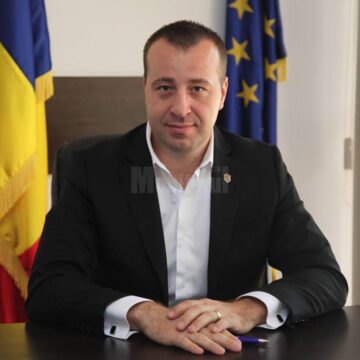 Primăria Suceava a trecut la demontarea panourilor publicitare neautorizate