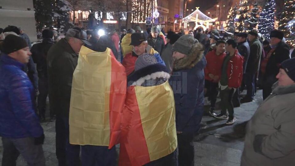 În fața Palatului Administrativ și-au scandat nemulțumirea față de PSD maximum 100 de suceveni