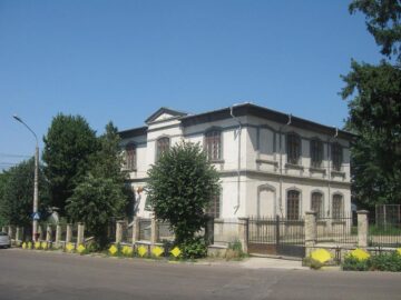 Școala Generală Nr. 5 Burdujeni, fosta Școală de Băieți din vechiul târg