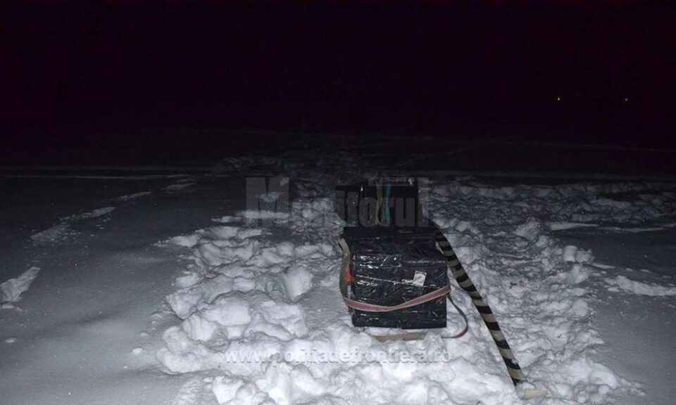 Doi tineri, depistați cu 4.000 de pachete de țigări la graniță