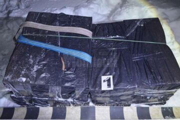 Doi tineri, depistați cu 4.000 de pachete de țigări la graniță